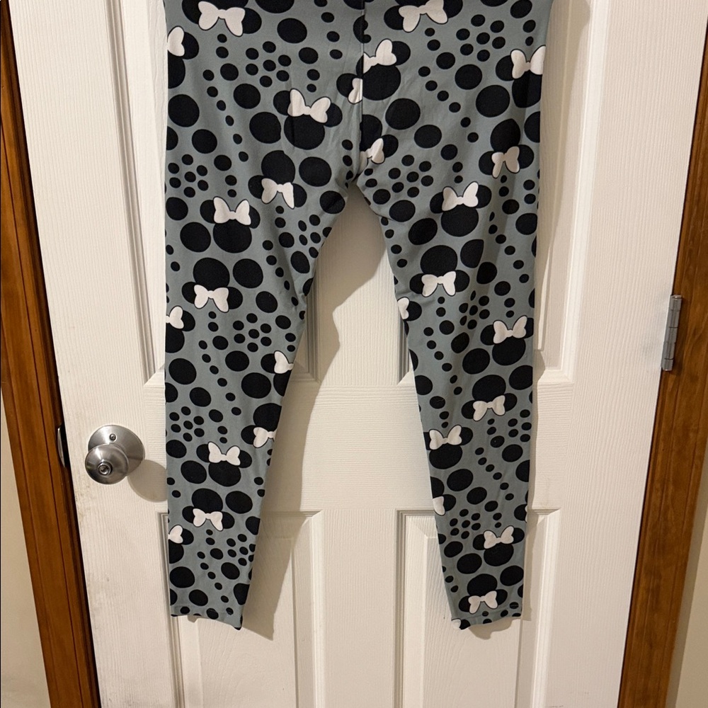 Womanโs Gray Polka Dot Minnie Mouse Bow Leggings